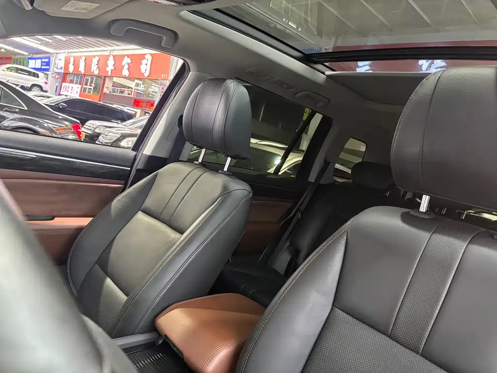 GAC Trumpchi GS8 2017 320T 2WD Luxury Smart Connect Edition (7-Seater)