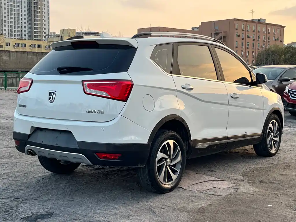 Baojun 560 2015 1.8L Manual Luxury Edition
