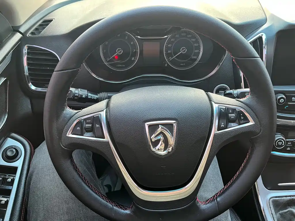 Baojun 560 2015 1.8L Manual Luxury Edition