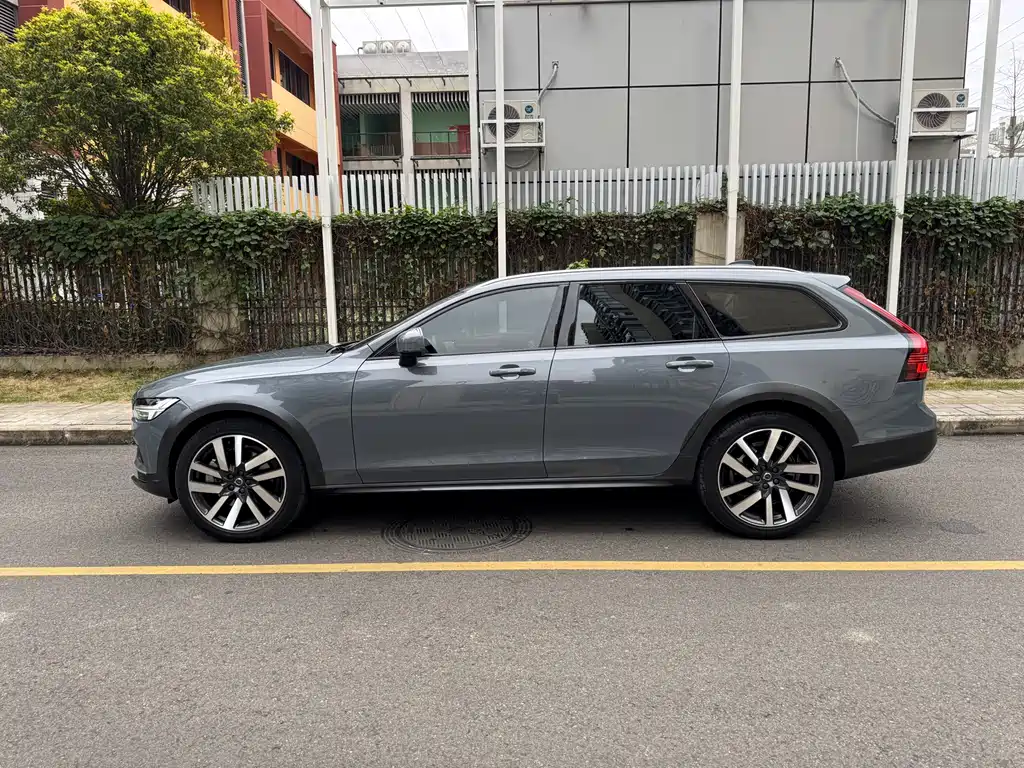 Volvo V90 2023 Cross Country B5 AWD Inscription Pro