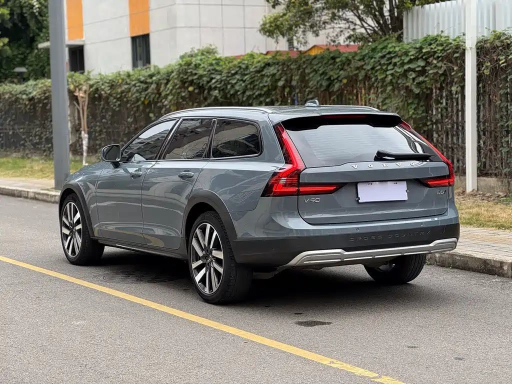 Volvo V90 2023 Cross Country B5 AWD Inscription Pro
