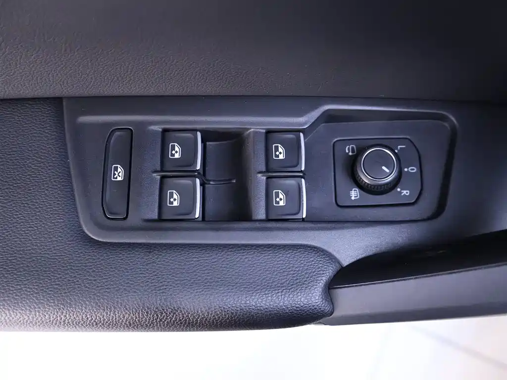 Tayron 2020 330TSI 2WD Luxury Smart Connect
