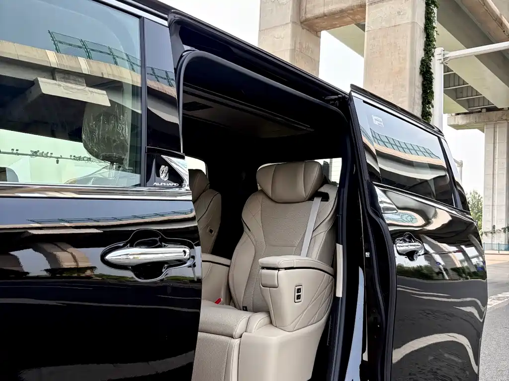 Toyota Alphard 2025 Hybrid 2.5L Premium Gold Edition