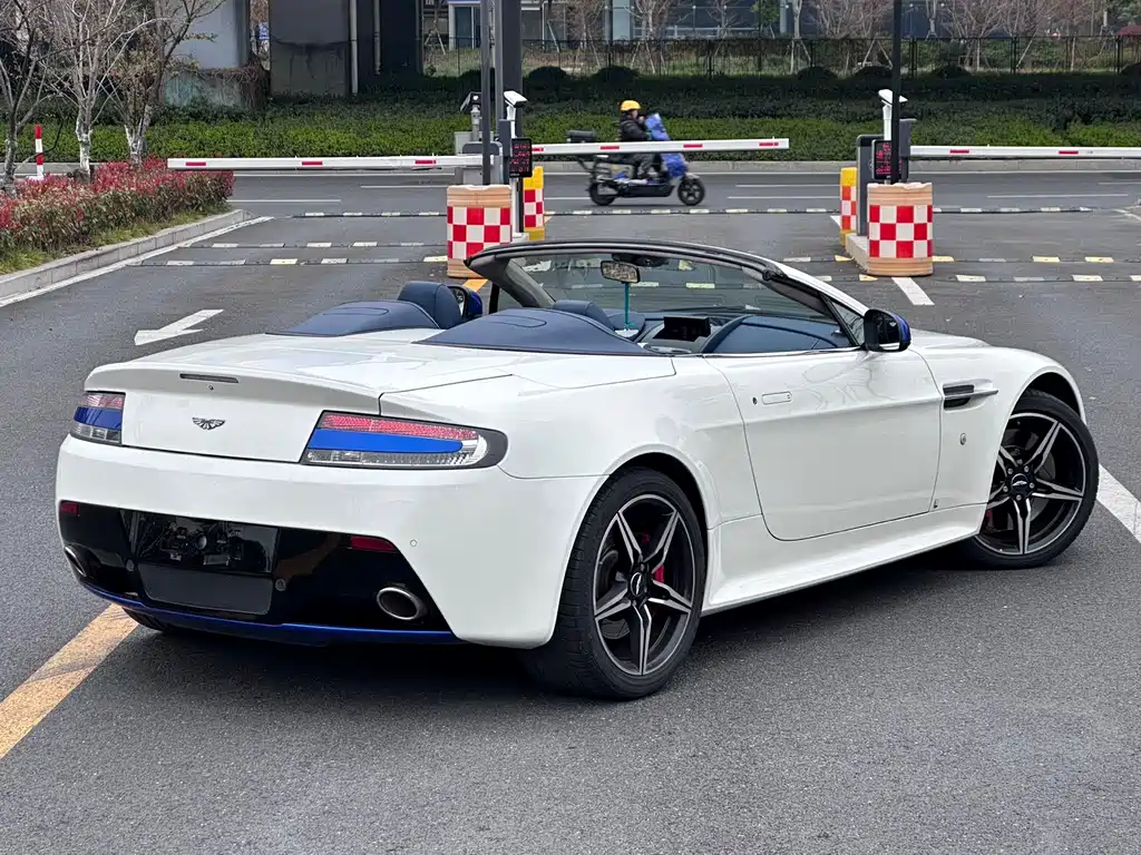 2017 Aston Martin V8 Vantage S 4.7L British Limited Edition Roadster