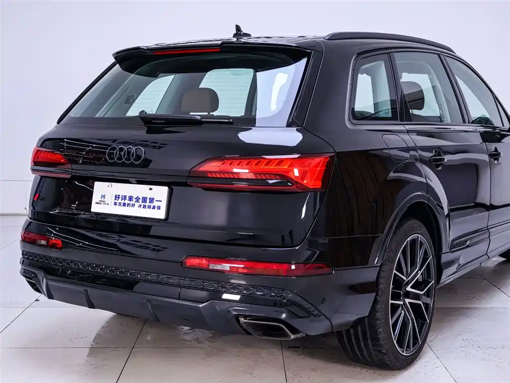 Audi Q7 2025 55 TFSI quattro S line Black Warrior Edition