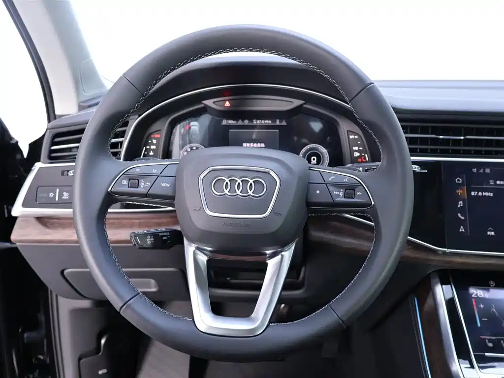 Audi Q7 2025 55 TFSI quattro S line Black Warrior Edition