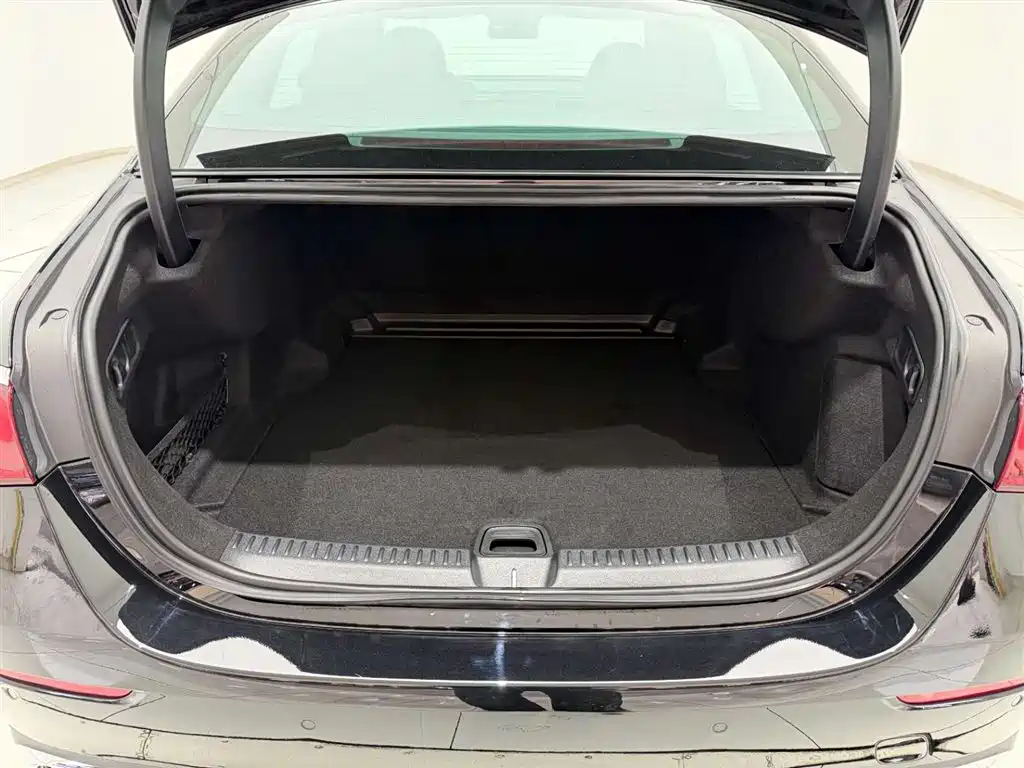 Mercedes-Benz E-Class 2024 E 260 L