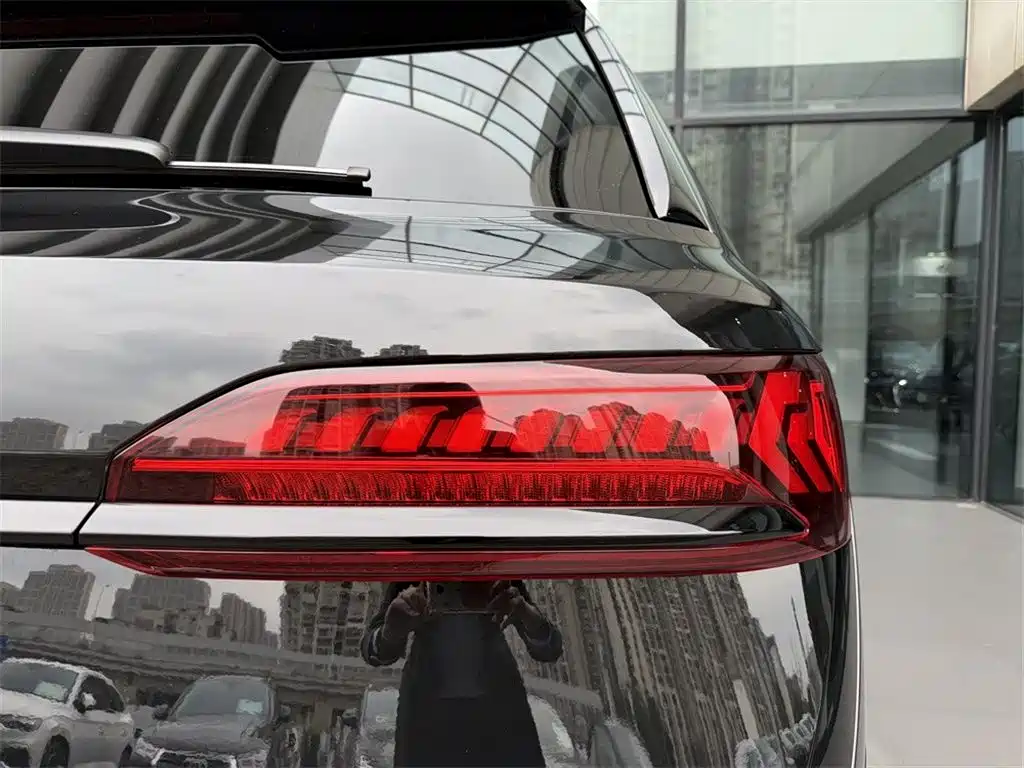 Audi SQ7 2024 4.0 TFSI Dark Knight Edition
