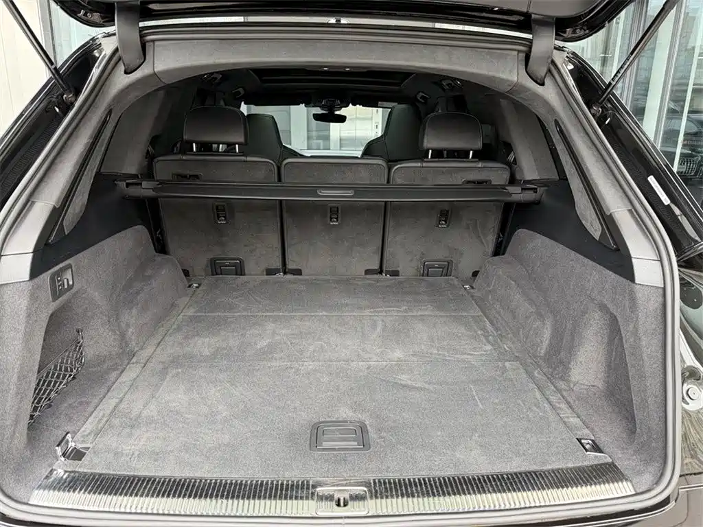 Audi SQ7 2024 4.0 TFSI Dark Knight Edition