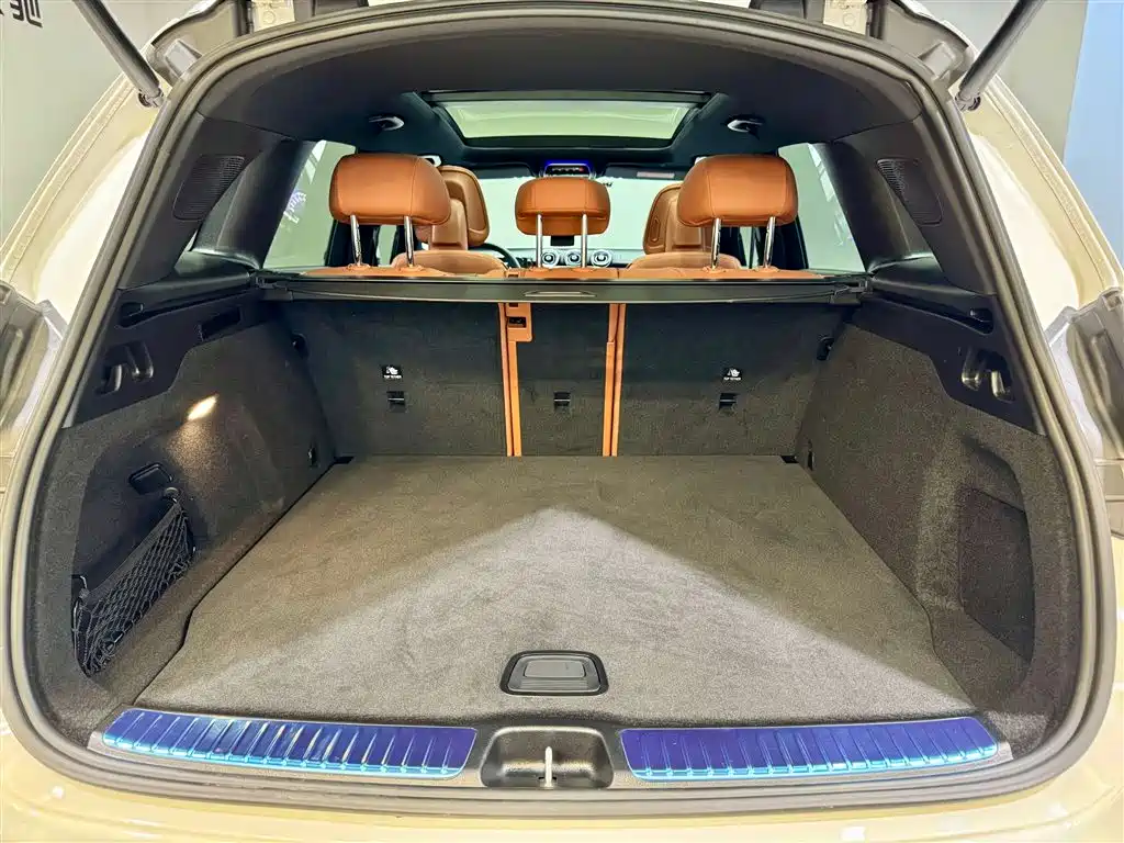 Mercedes-Benz GLC 260 L 4MATIC Luxury 2025