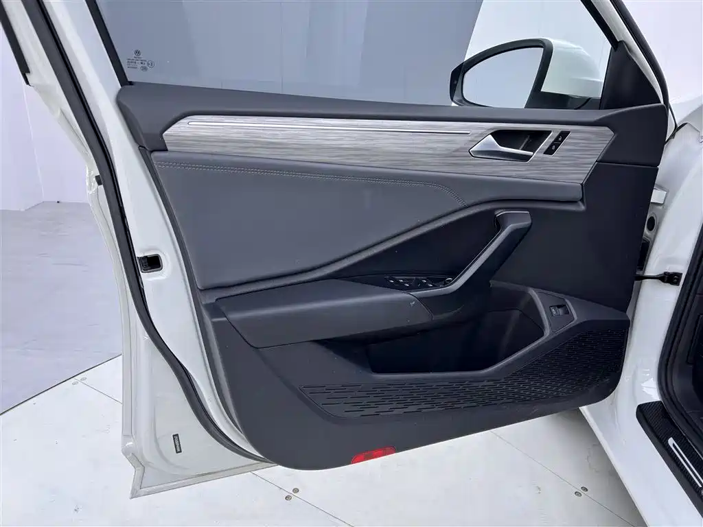 Volkswagen Sagitar 2023 300TSI DSG Beyond Edition