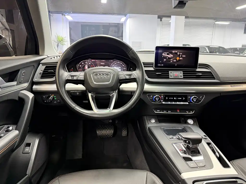 Audi Q5L 2018 40 TFSI Fashion Edition China VI