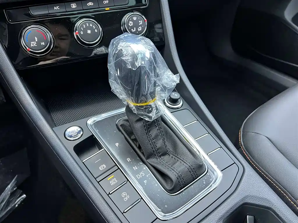Bora 2025 Facelift 200TSI DSG Yuexing Navigation Edition