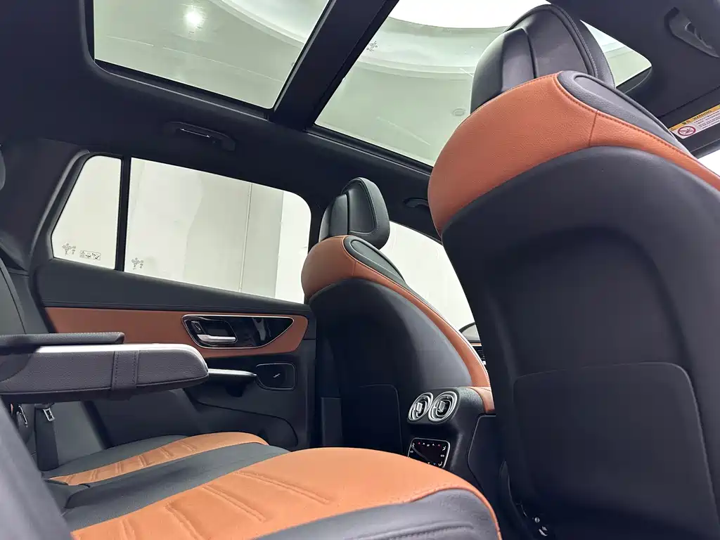 Mercedes-Benz GLC 260 L 4MATIC Luxury 5-seater
