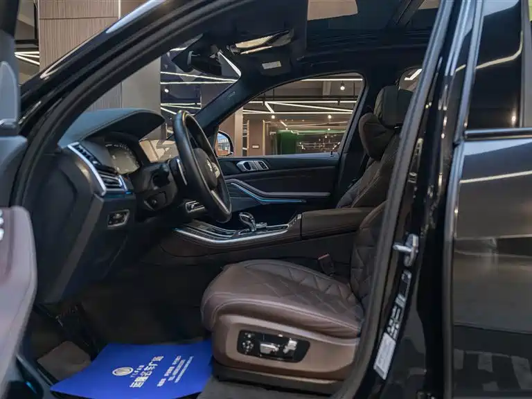BMW X5 2022 xDrive 40Li M Sport Package