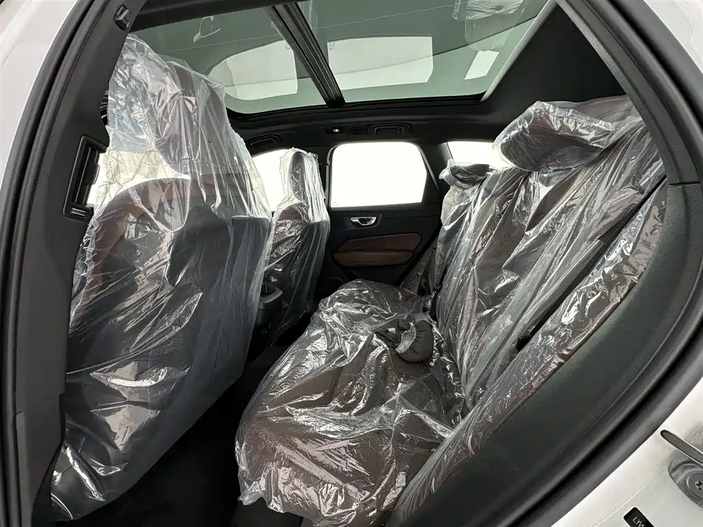 Volvo XC60 2024 B5 AWD Momentum Luxury Edition