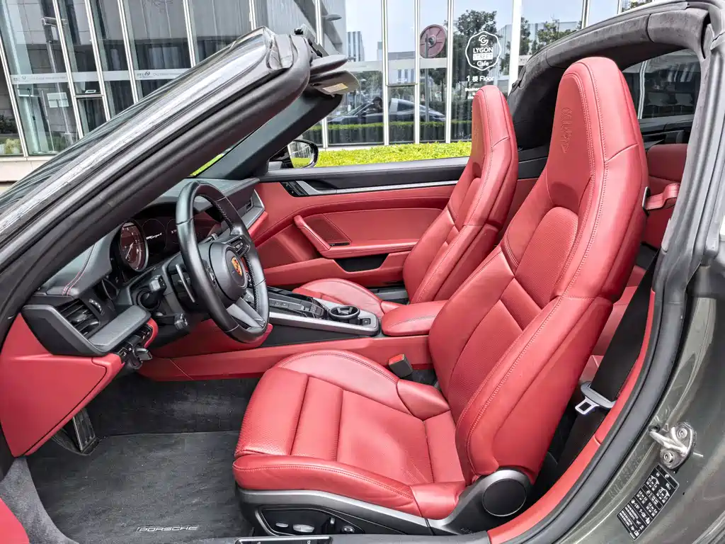 Porsche 911 Targa 4 3.0T