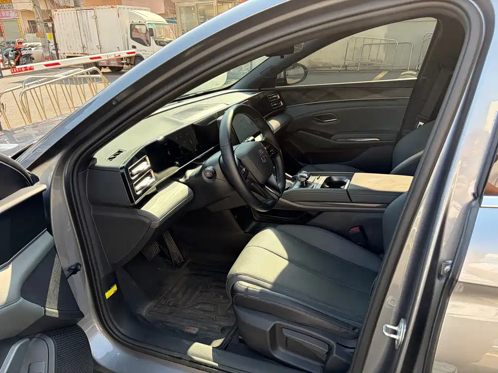 BYD Qin L 2024 DM-i 80KM Beyond Edition