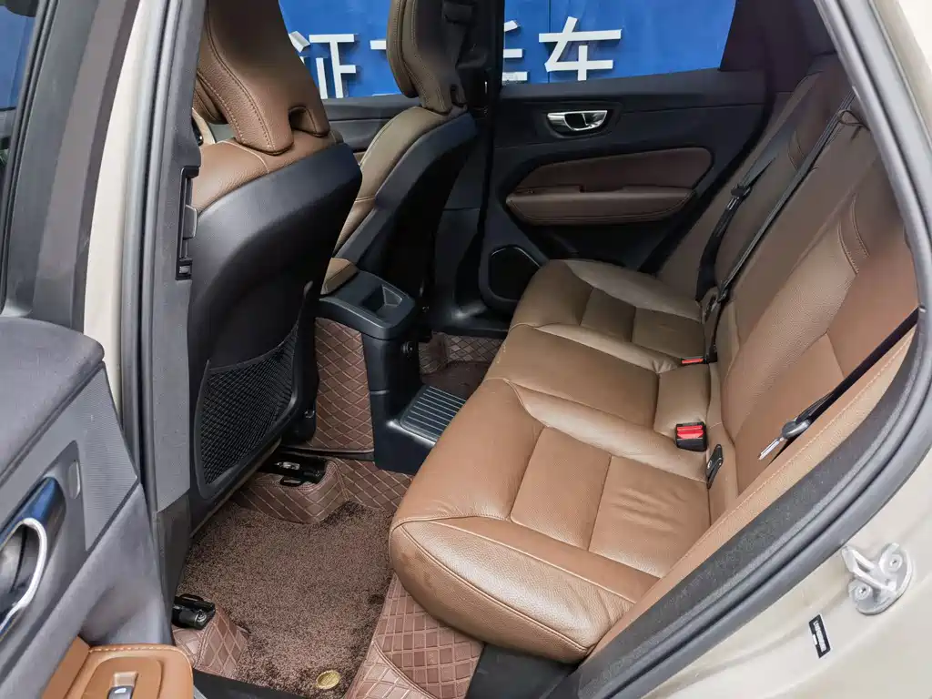 Volvo XC60 T8 Plug-in Hybrid AWD Long Range Plus 2024