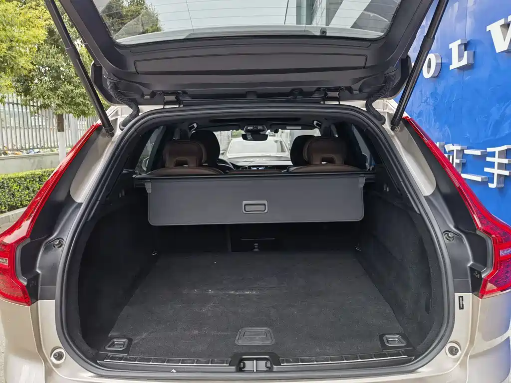 Volvo XC60 T8 Plug-in Hybrid AWD Long Range Plus 2024