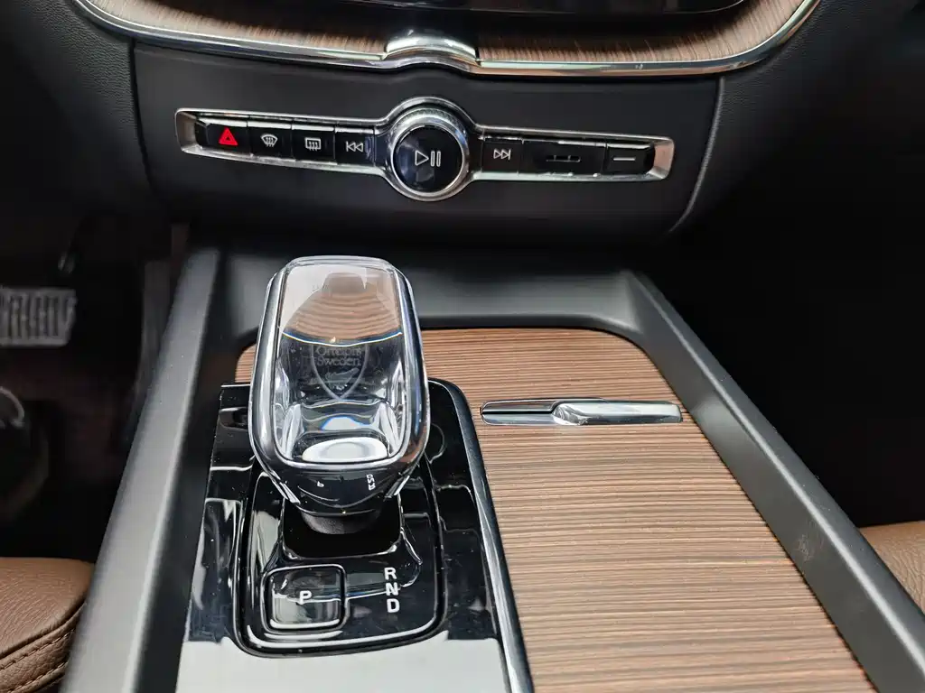 Volvo XC60 T8 Plug-in Hybrid AWD Long Range Plus 2024
