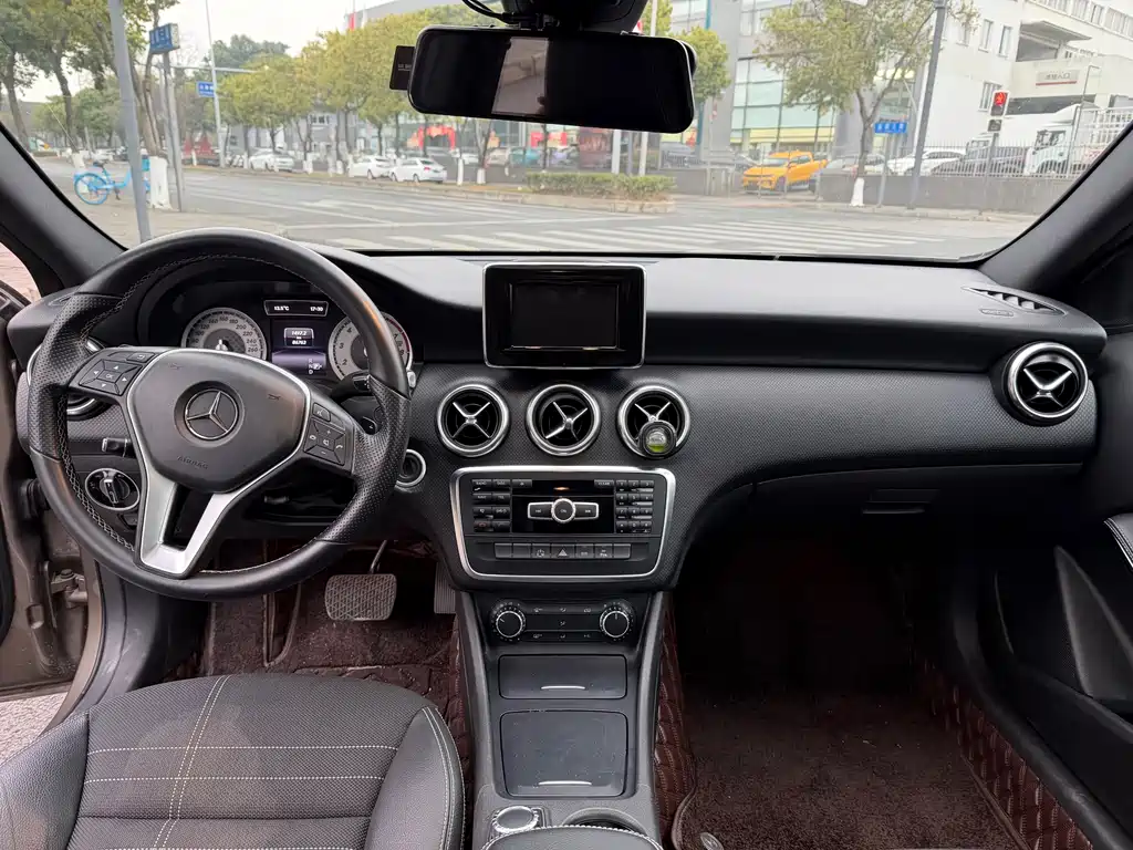 Mercedes-Benz A-Class 2013 A 200 Urban