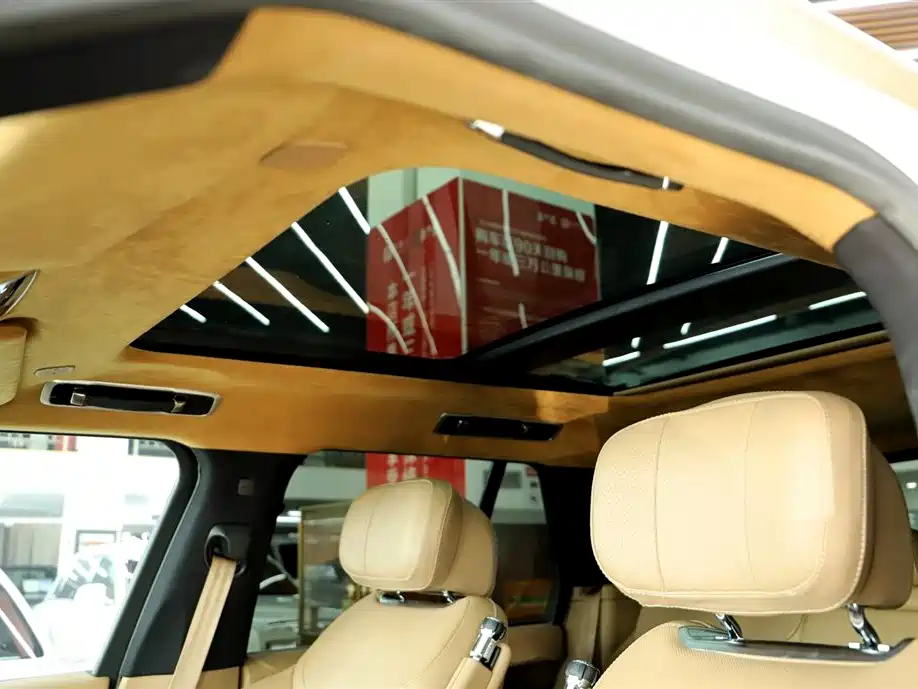 Range Rover 2024 3.0 L6 360PS Vogue