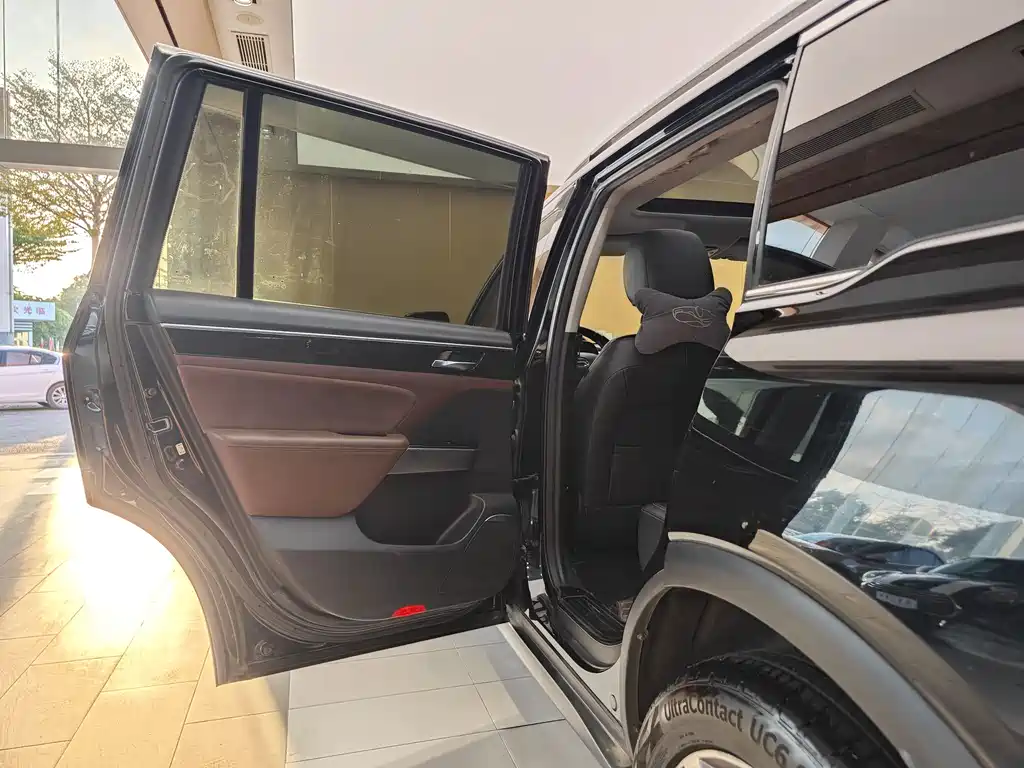 GAC Trumpchi GS8 2017 320T 2WD Luxury Smart Connect Edition (7-Seater)