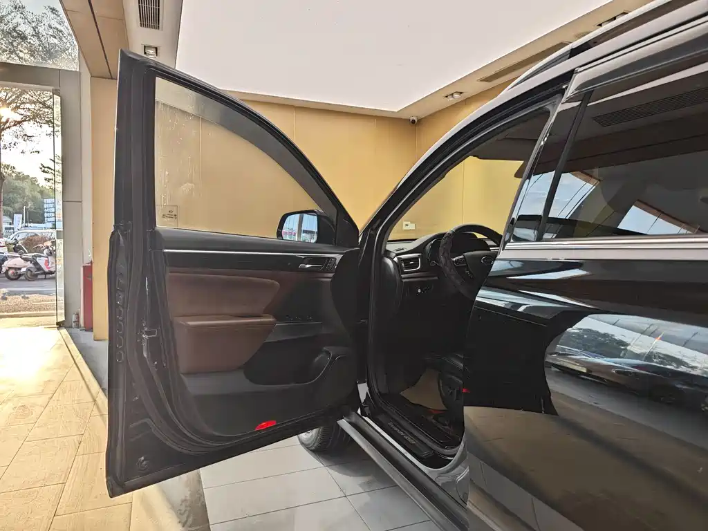 GAC Trumpchi GS8 2017 320T 2WD Luxury Smart Connect Edition (7-Seater)