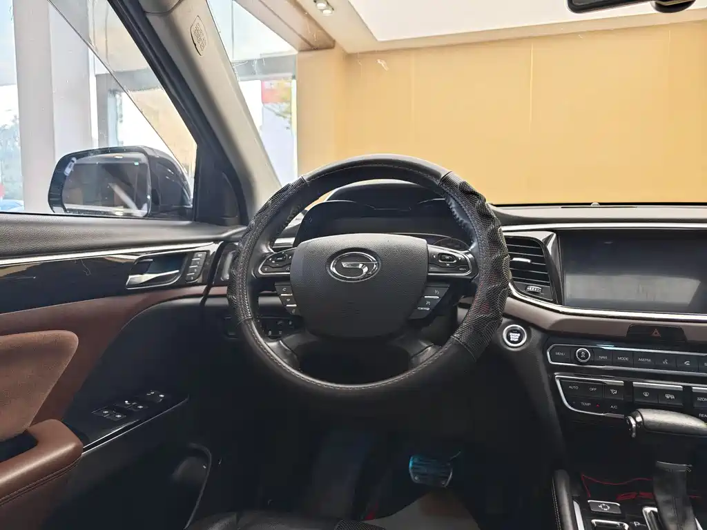 GAC Trumpchi GS8 2017 320T 2WD Luxury Smart Connect Edition (7-Seater)