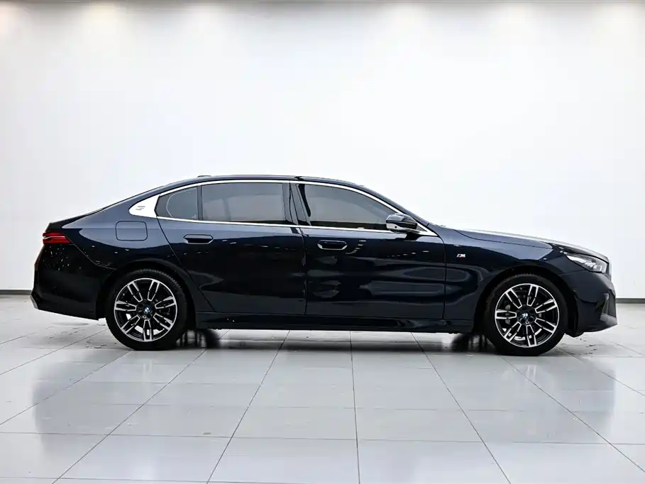 BMW 5 Series 2024 530Li Luxury Line M Sport Package