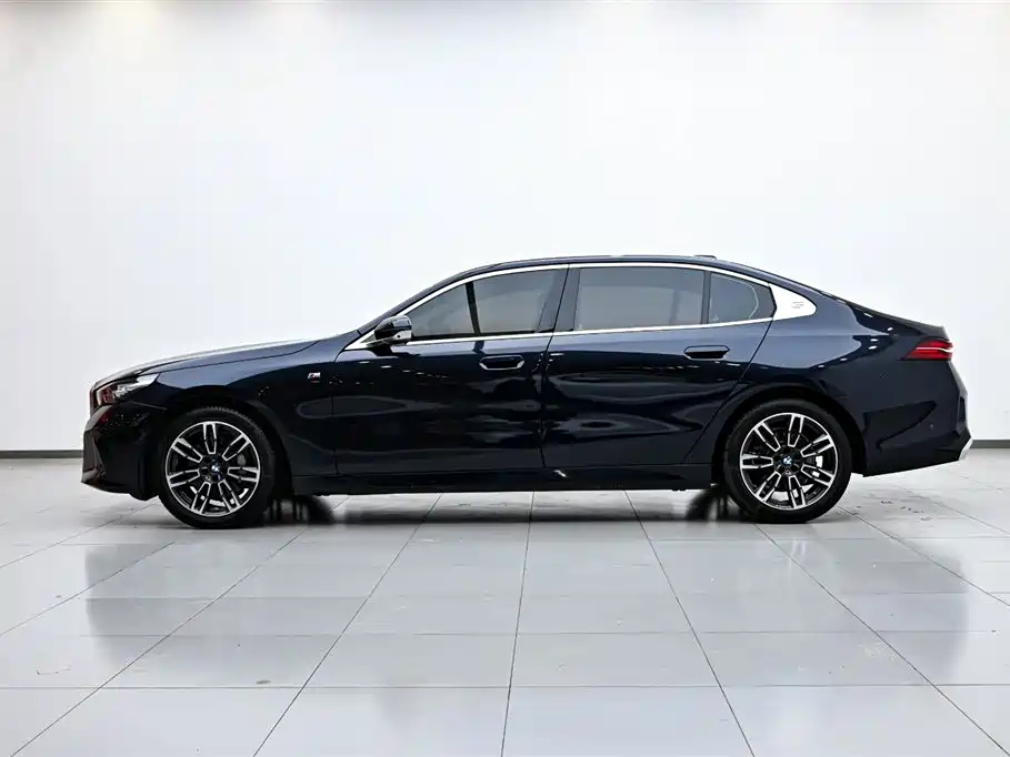 BMW 5 Series 2024 530Li Luxury Line M Sport Package
