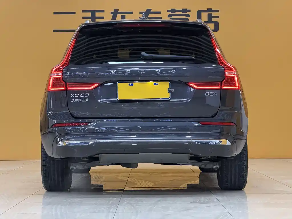 Volvo XC60 2022 B5 AWD Momentum Luxury Edition