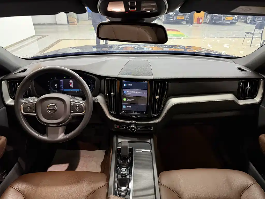 Volvo XC60 2022 B5 AWD Momentum Luxury Edition