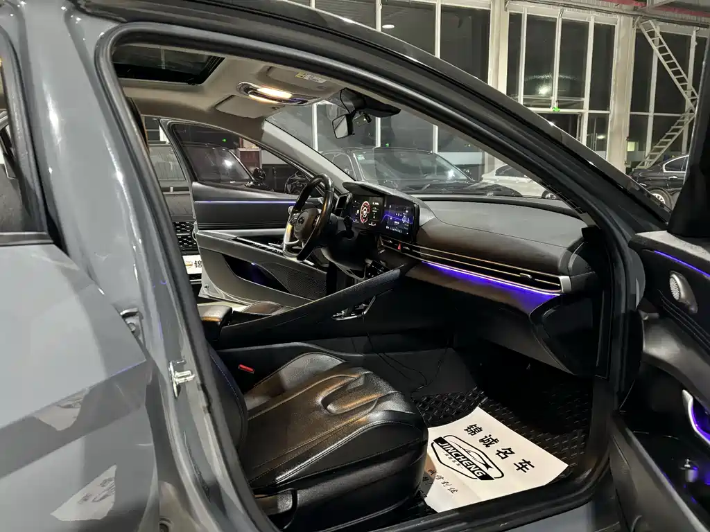 Hyundai Elantra 2021 1.5L CVT LUX Premium Edition