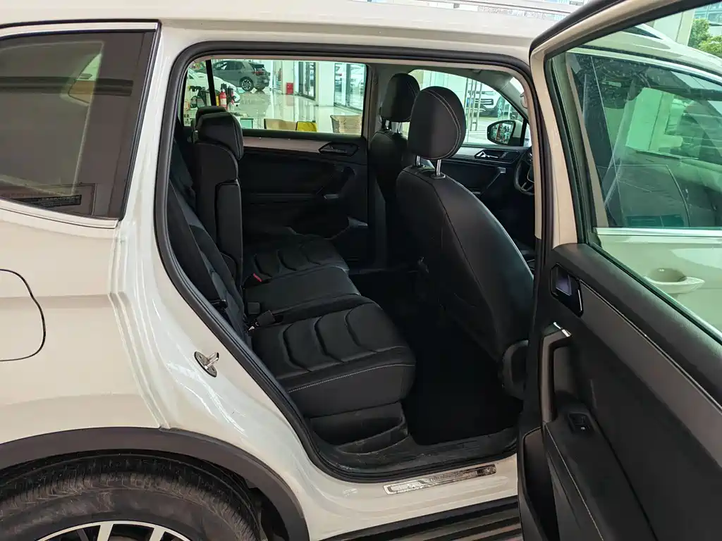 Volkswagen Tiguan L 2018 330TSI Automatic FWD Luxury Edition