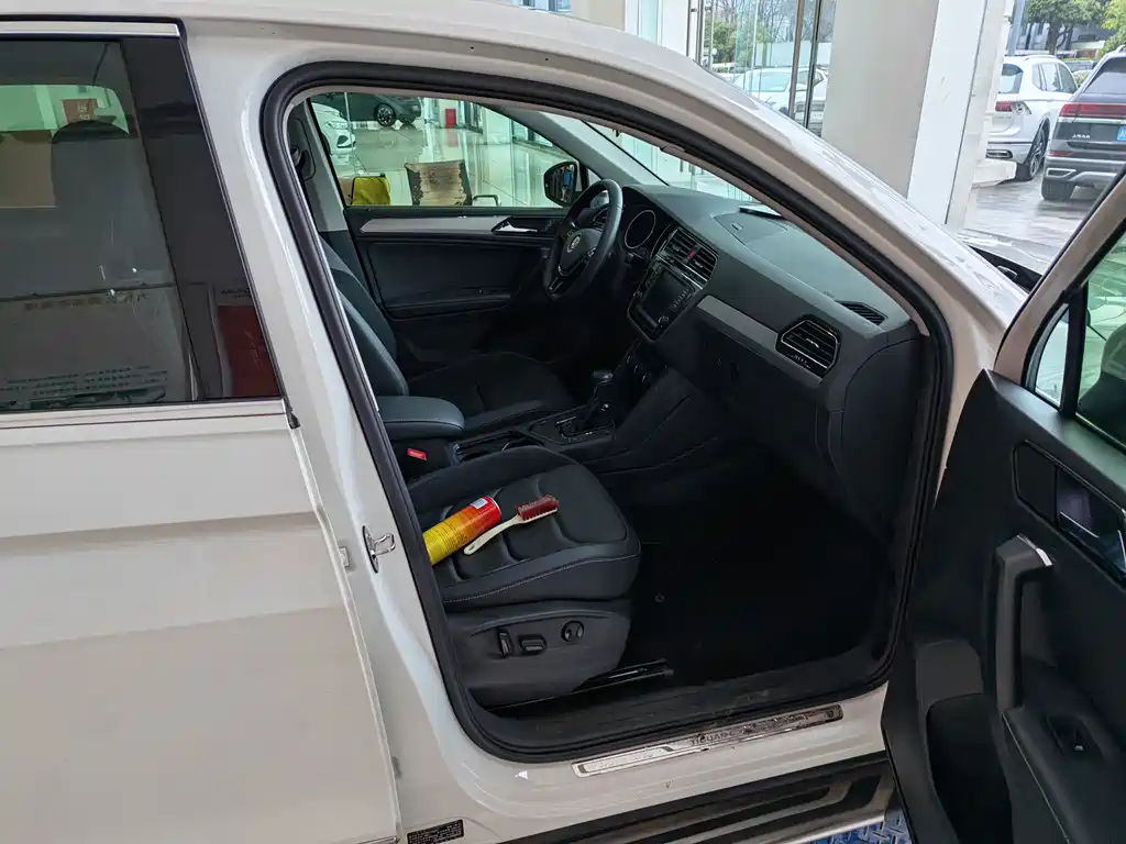 Volkswagen Tiguan L 2018 330TSI Automatic FWD Luxury Edition