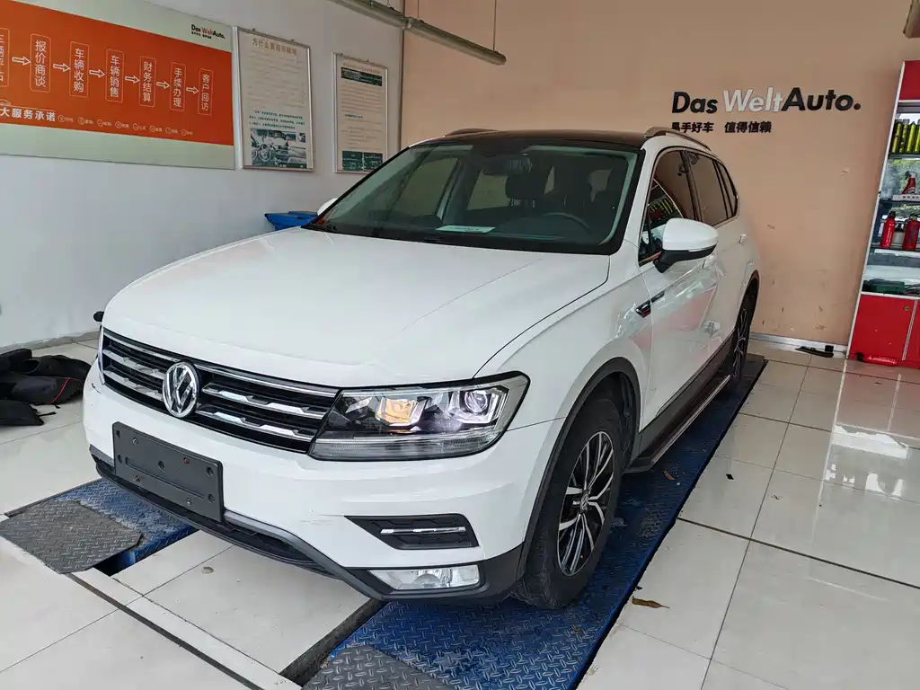 Volkswagen Tiguan L 2018 330TSI Automatic FWD Luxury Edition