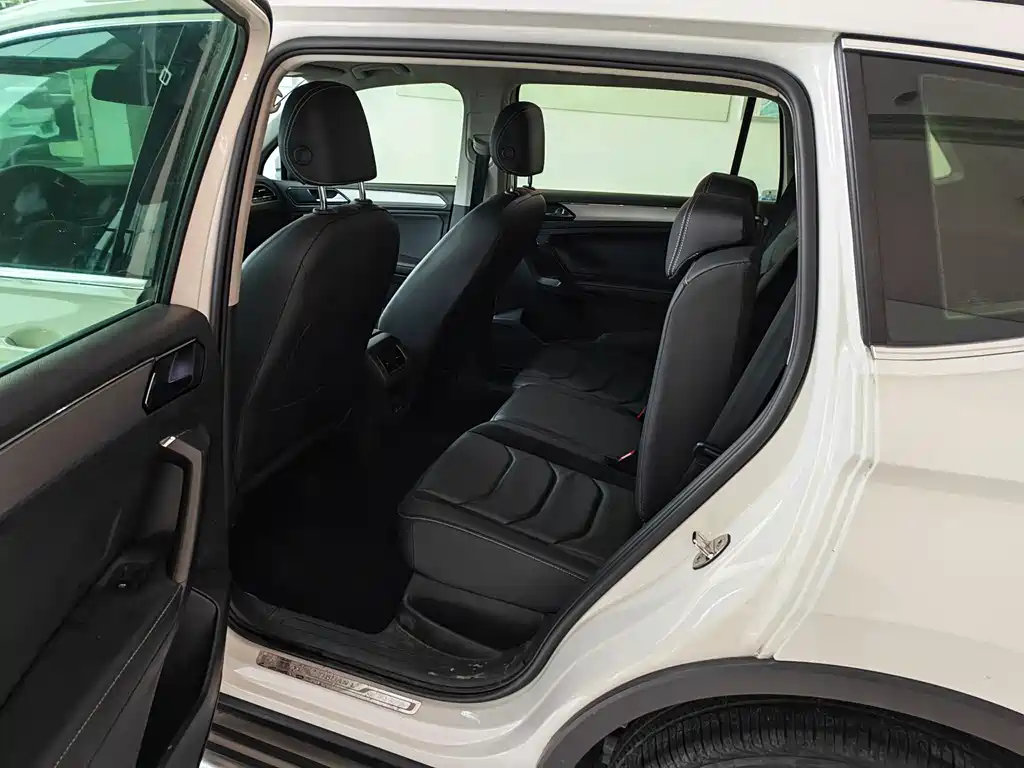 Volkswagen Tiguan L 2018 330TSI Automatic FWD Luxury Edition