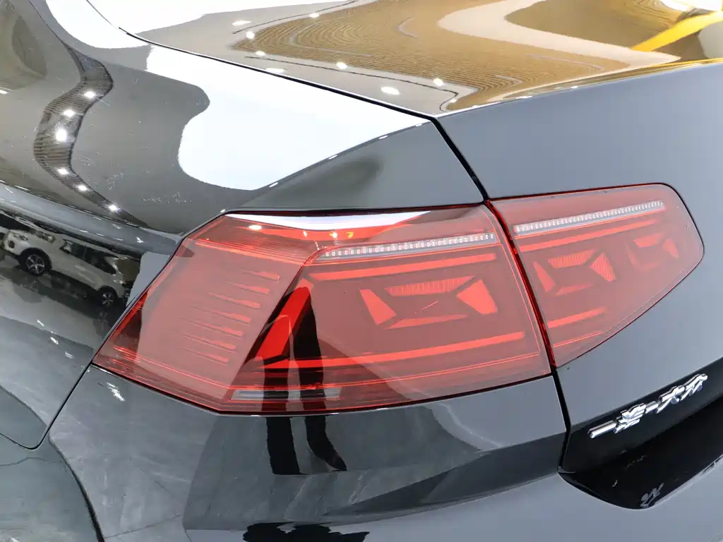 Magotan 2025 Zhongxiang Edition 280TSI DSG Comfort