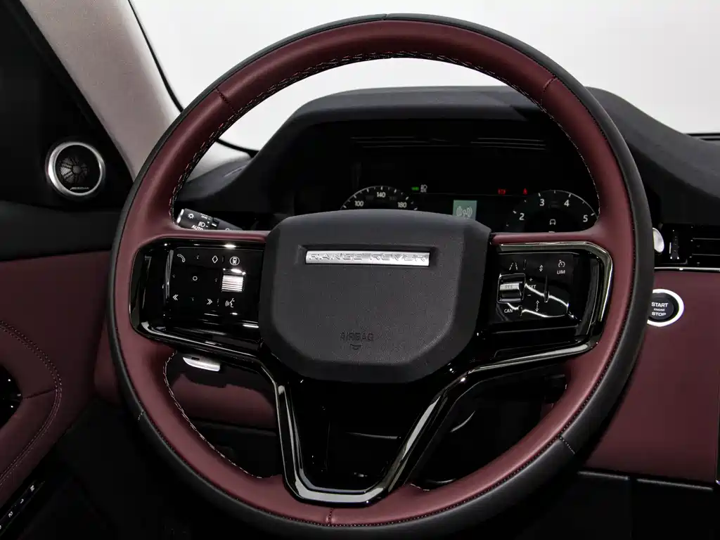 Range Rover Evoque L 2024 SE
