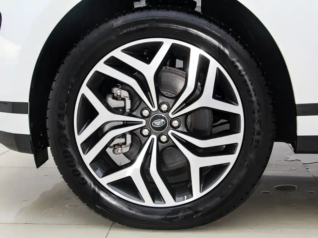 Range Rover Evoque L 2024 SE