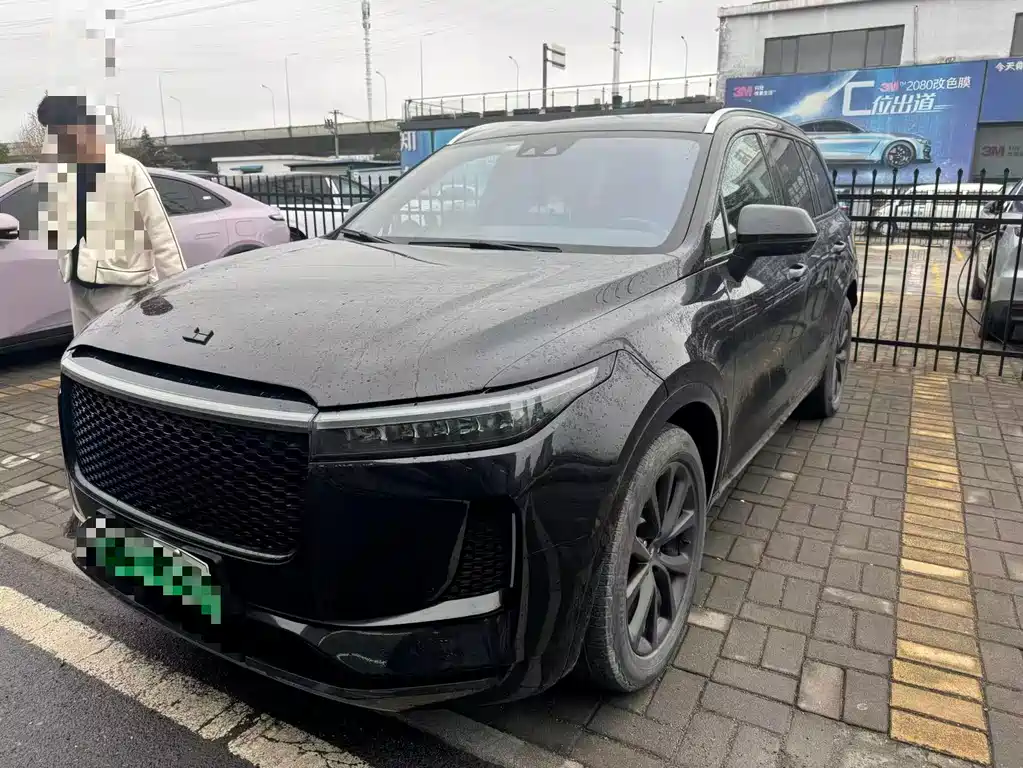 Li ONE 2020 Extended-Range 6-Seater