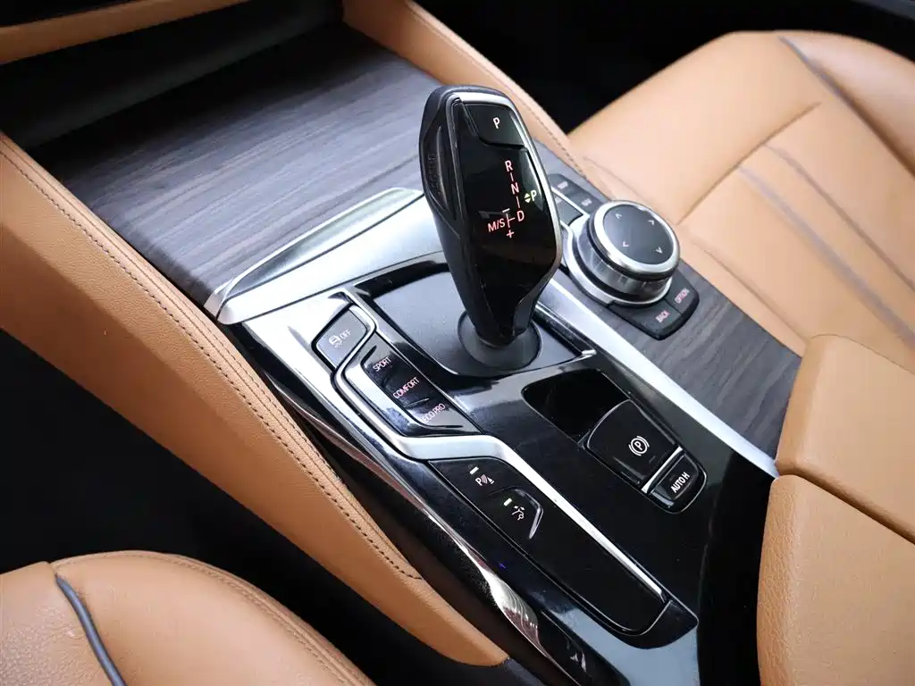 BMW 6 Series Gran Turismo 630i Luxury Line 2021