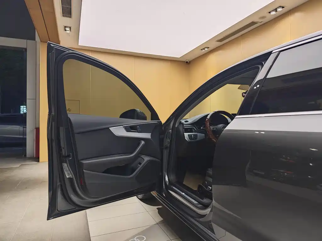 Audi A4L 2023 40 TFSI Fashion Dynamic