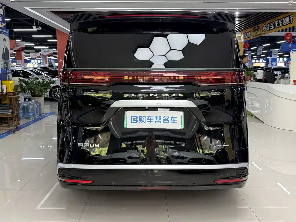 Denza D9 2022 DM-i 970 AWD Flagship Edition