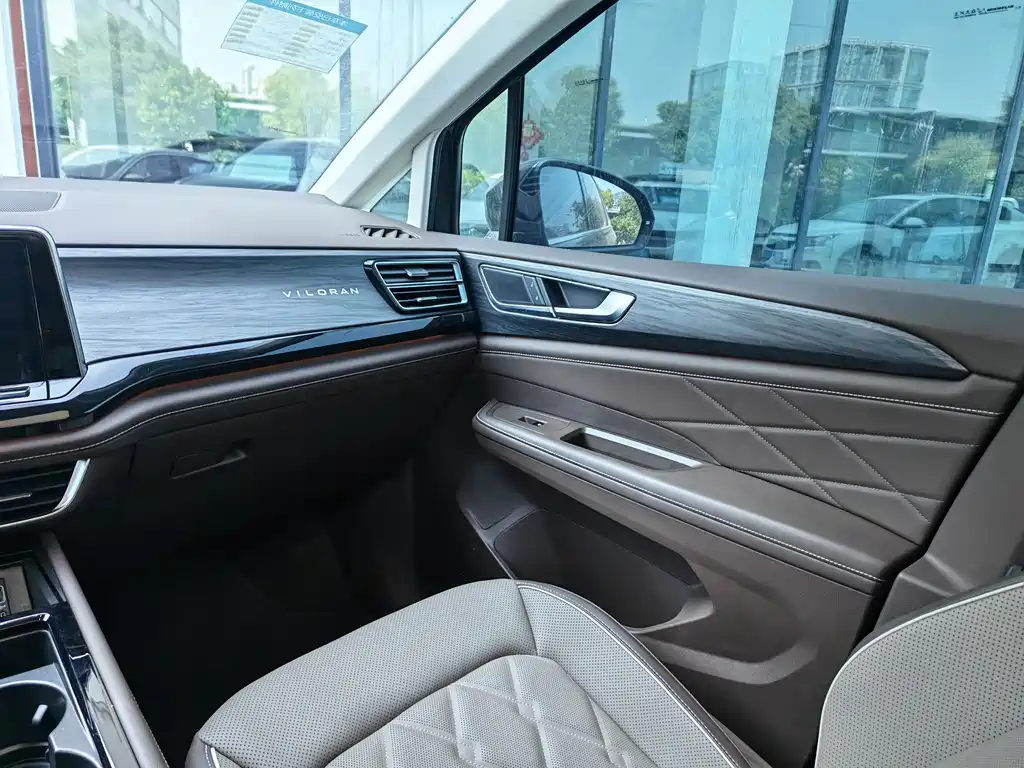 Viloran 2024 380TSI Prestige Edition