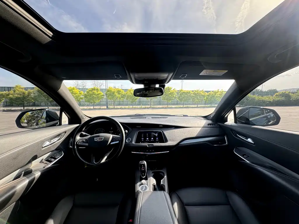 Cadillac XT4 2021 28T FWD Leading Edition