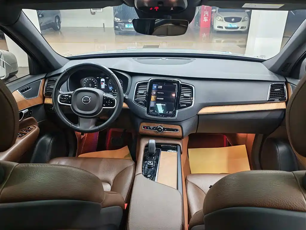 Volvo XC90 2021 B6 Momentum Luxury Edition 7-seat