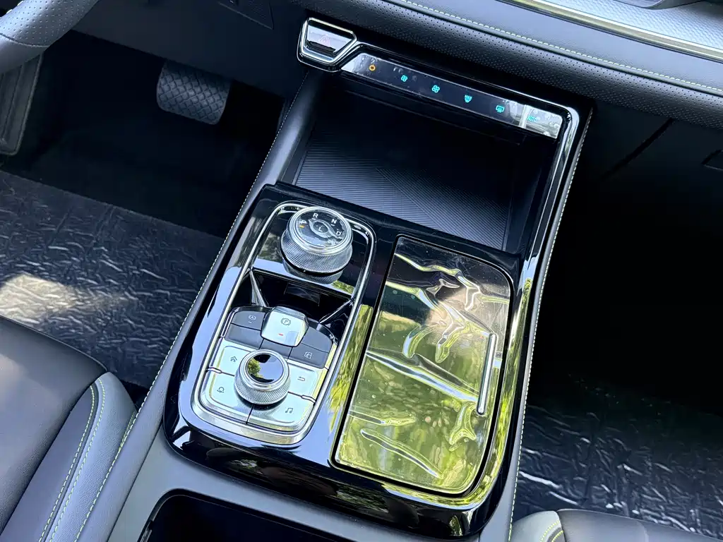 Ford Equator Sport PHEV 2025 Platinum Edition